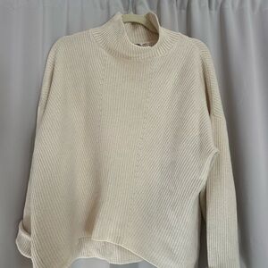 Everlane Cream Mockneck Cashmere Sweater